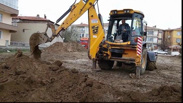 Kepçe operatörünün kovasına takıldı: Sivas'ta nehir kumundan hazine çıktı!