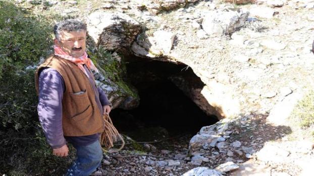 Çoban keşfetti, kaçak kazı sonra başladı: Denizli'de dağın tepesinde oydukça toprak altından parladı