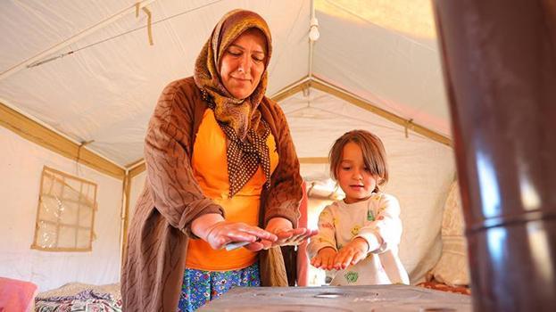 Temmuz'da soba yakıyorlar! Gündüz sıcaktan kaçacak yer ararken geceleri donuyorlar
