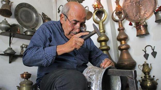 Yarım asırlık usta bakırı sanat eserine dönüştürüyor