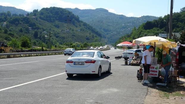 Hobi amaçlı yol kenarına kurdu, kilosuna 200 TL veren var! Tezgahı gören mutlaka duruyor, günde 20 kilo satıyor