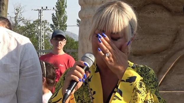 Safiye Soyman, Burdur'da gözyaşları içinde hayrat açılışı yaptı! 'Buradan su içen oğluma dua etsin'