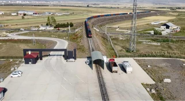 İlk 7 ayda Bakü-Tiflis-Kars demiryolu hattında rekor kırıldı