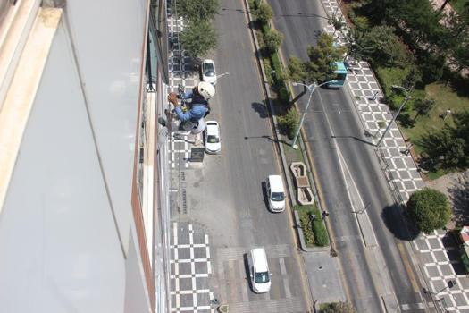 Şanlıurfa'da onlarca metre yüksekte çalışıyorlar!