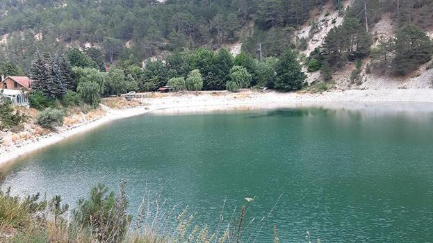 Aşırı sıcaklar vurdu: Sular çekildi, Sünnet Gölü kuruma noktasına geldi