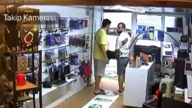 Ümraniye'de aynı esnafa dakikalar içerisinde çifte hırsızlık! Hırsızların peşinden koşarken telefonu da çalındı
