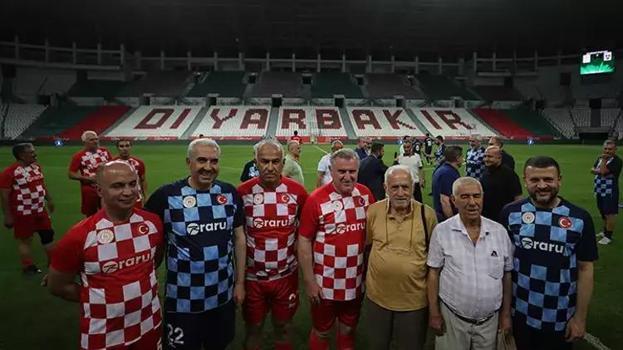 Bakan Bak, Diyarbakır'da gösteri maçına çıktı! 'Terörsüz Türkiye' vurgusu