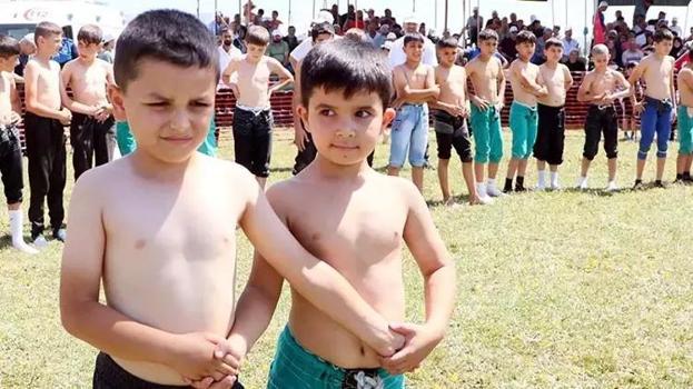Erzurum'da pehlivanları rakip değil güneş zorladı!