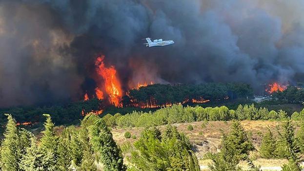 Çanakkale'de yangın büyüdü villalara sıçradı! Tahliyeler devam ediyor