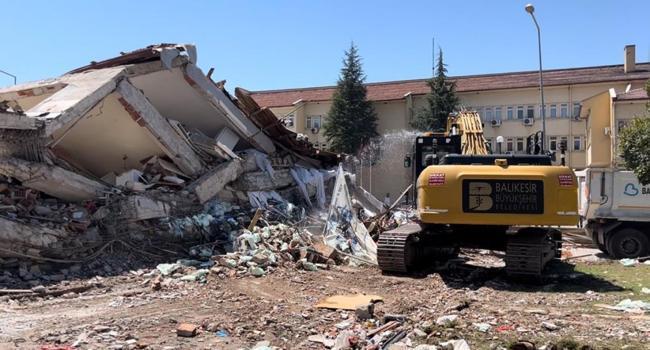 Balıkesir'deki depremde yıkılan binanın sahibi tutuklandı