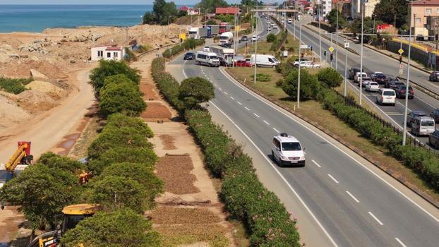 Sahil yolu harman yeri oldu: Karadenizli üretici kurutma sorununa ilginç çözüm buldu