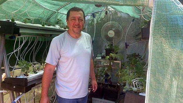 İzmir'de profesörün gelecek korkusu onu bu işe itti! Bahçesinde kurduğu düzenekle ailesini koruma altına aldı