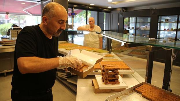 Diyarbakırlı usta, kadayıfa farklı bir tat getirdi! İki tepsiyle başladı şimdi günde 20 tepsi satıyor