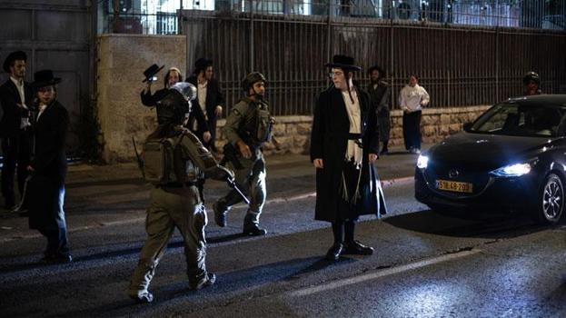 Ultra-Ortodoks Yahudiler, 'ölüm askerlikten iyidir' sloganıyla İsrail'de gösteri düzenledi