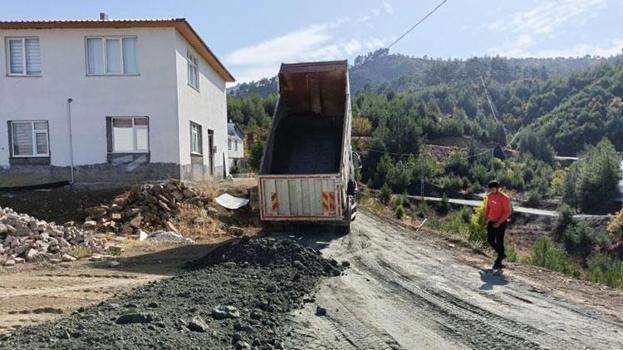 Kahramanmaraş'ta kırsal ve merkezde yol atağı: Belediyeden 10 mahalleye eş zamanlı hizmet!