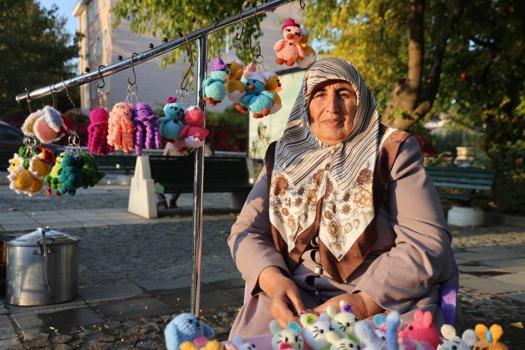 Deprem korkusu ve kanser hastalığını, amigurumi yaparak unutmaya çalışıyor
