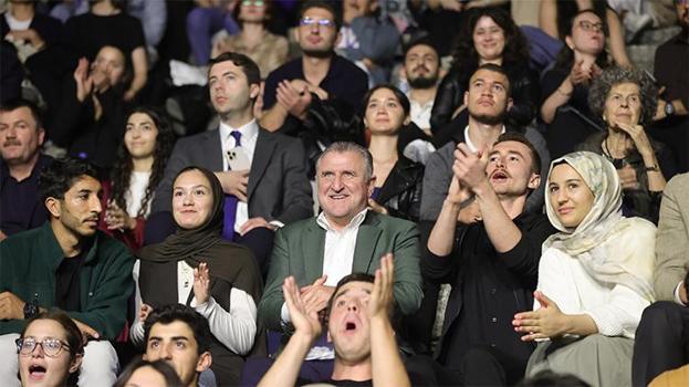 Genç oyuncular Aspendos Antik Tiyatrosunda sahne aldı