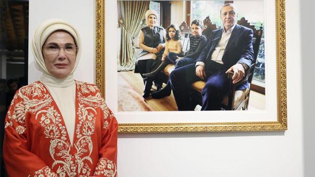 Emine Erdoğan, Vakıfbank Sanat Galerisi'nin açılışına katıldı