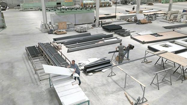 İş insanı üretti, kızları yapılmayanı yaptı: 1 tıra 12 tane 1+1 bir daire sığdırdılar