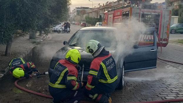 Efeler'de otomobil seyir halindeyken alev aldı