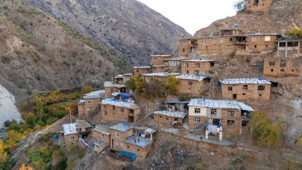 Bitlis'in köyü çevre illerde şöhret kazandı! Her bakışta farklı görünüyor