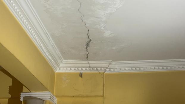 Kocaeli'de facia ucuz atlatıldı! Bir binanın kolonları çatladı, aileler korkuyla evi tahliye etti