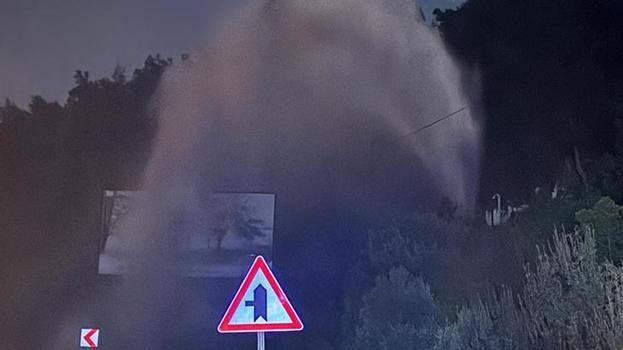 İsale hattı patladı, tonlarca su boşa aktı