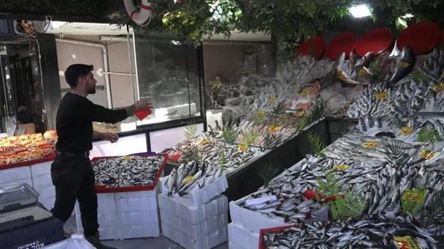 Kilosu 100 liraya kadar düştü! Tezgahlarda kuyruklar oluştu! Kapış kapış gidiyor