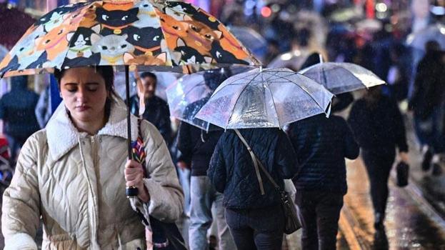 Sıcak havalar gidiyor gök gürültülü sağanak yağışlar kuvvetli geliyor! Meteoroloji'den 34 ile yağış uyarısı