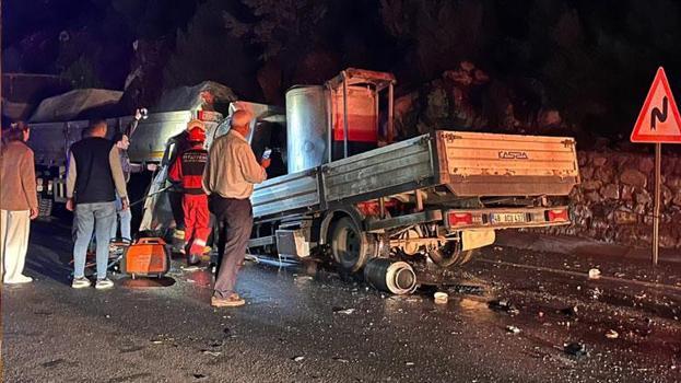 Milas-Yatağan karayolunda süt toplama aracı TIR'a arkadan çarptı : 1 ölü