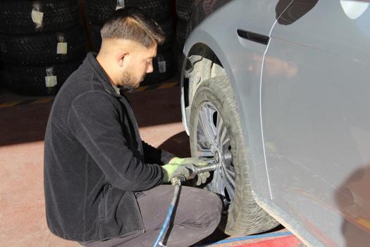 Lastikçilerin 'kış lastiği' mesaisi erken başladı