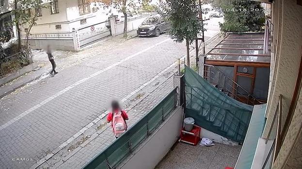 Avcılar'da servis bekleyen öğrenci için korku dolu dakikalar! Takip edip yanına çağırdı