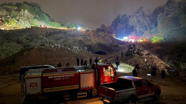 Ordu Fatsa’da taş ocağında göçük meydana geldi: 2 kişi enkaz altında kaldı