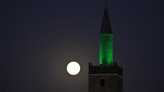 Diyarbakır’da 'Kunduz ayı’ dolunayı! Sur ilçesinde kartpostallık görüntüler ortaya çıktı