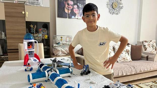 Amerika, 11 yaşındaki Hataylı dahi çocuğun peşinde! Eline telefon ve tablet değil kitap verildi