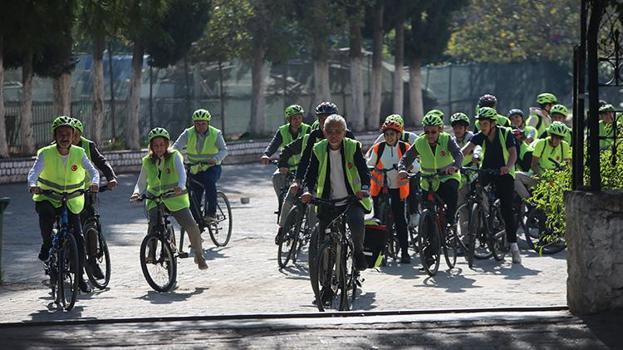 Aydın'da örnek davranış! Öğrenciler, öğretmenler ve çalışanlar okula bisikletle gidiyor