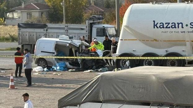 Ankara'da korkunç kaza! Otomobil tır çekicisine çarptı, 3 kişilik aile hayatını kaybetti