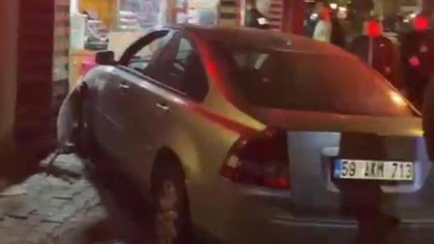 Tekirdağ'da kaza: Fren yerine gaza basınca otomobil dükkana girdi