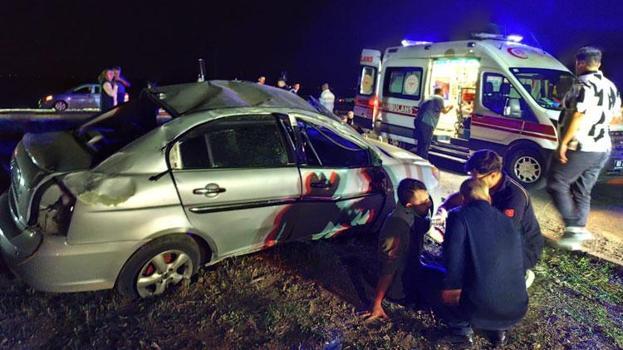 Osmaniye Kadirli'de iki otomobil çarpıştı, 1'i çocuk 4 kişi yaralandı