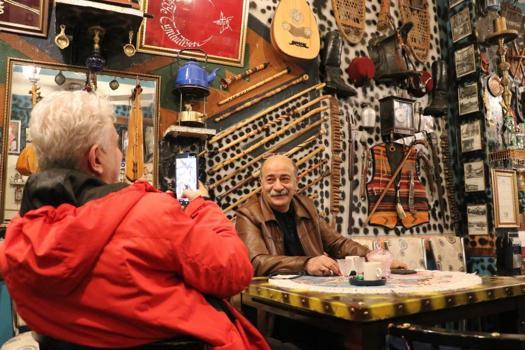 Sivas'ta hurdacıdan aldığı bir demlikle başladı, gören herkes hastası oluyor: 42 yıldır bu işi yapıyor!