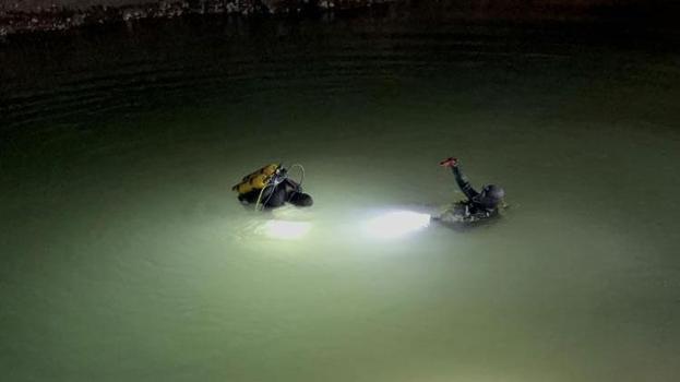 Adıyaman'da gölete düşen kamyonet ekipleri harekete geçirdi