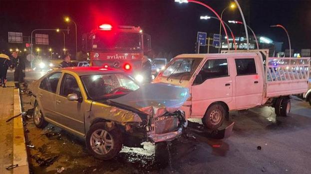 Karaman’da trafik kazası: Üç araç kavşakta çarpıştı