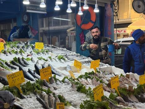 Iğdır’da 3 kilogramı 100 lira! Hamsiye vatandaşlardan yoğun ilgi