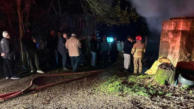 Meteoroloji uyarmıştı! Bartın'da yıldırım düştü: 2 araç yandı