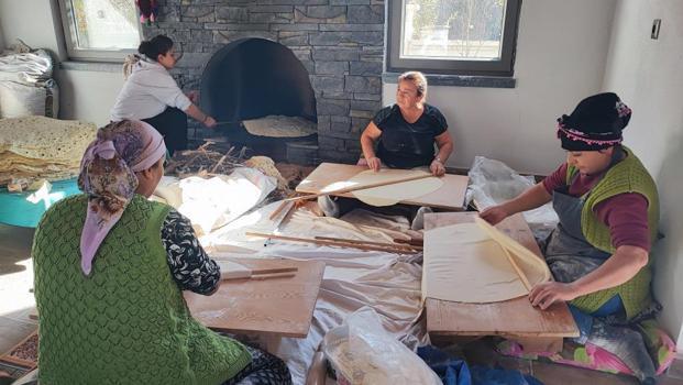 Tandırı olmayan da geliyor, unu olmayan da! Anadolu'daki yardımlaşma kültürü sürüyor