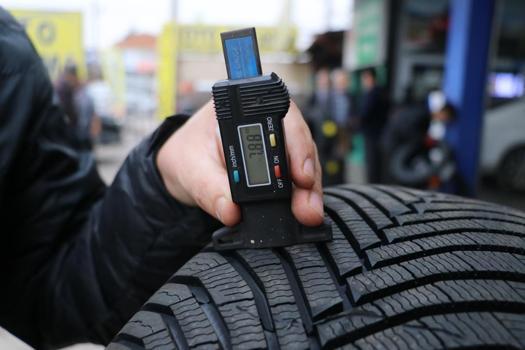 Araç sahiplerine uyarı geldi: Yazlık lastikler, 7 derecenin altında tehlike oluşturuyor