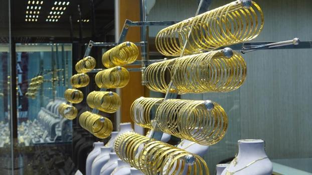 Güvenli liman altın yatırımcısını güldürdü, döviz ise üzdü