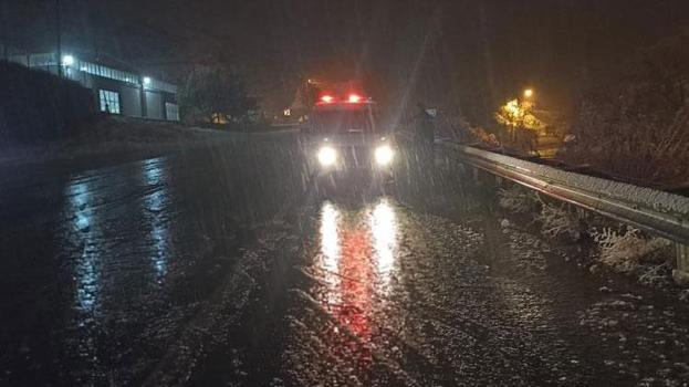 Sivas'ta Kar ve tipi etkisini artırdı, kara yolları trafiğe kapatıldı