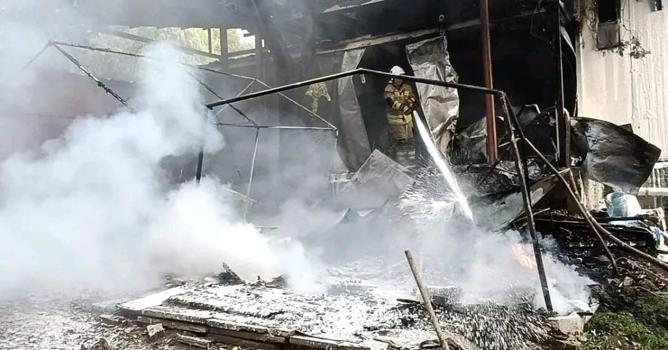 Hatay'da prefabrik alanda yangın! Ekipler müdahale etti