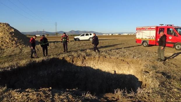 Uşak'ta 4 metrelik çukura düşen keçiyi itfaiye kurtardı!